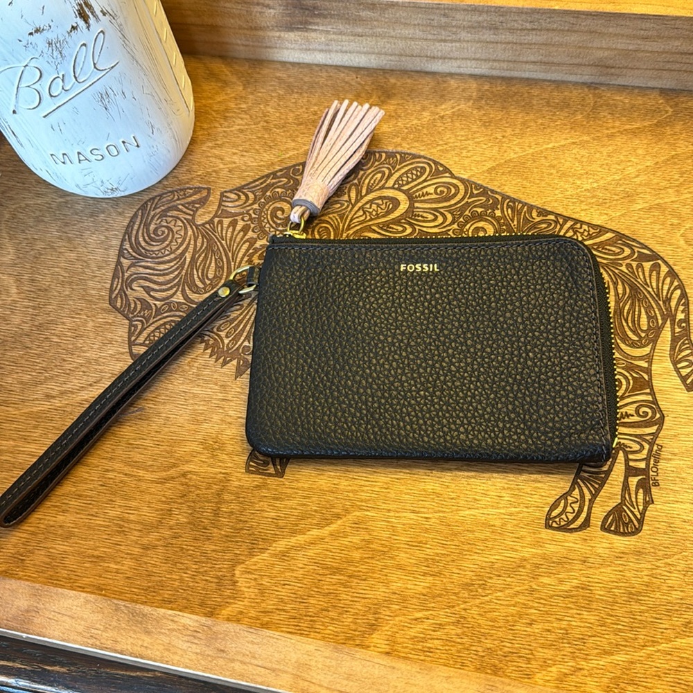 Fossil zippered wristlet